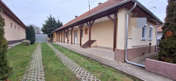 4 szob�s ,csal�di h�z elad� S�rospatakon!