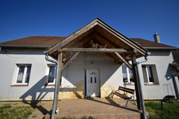 4 szob�s csal�di h�z Csempeszkop�cson