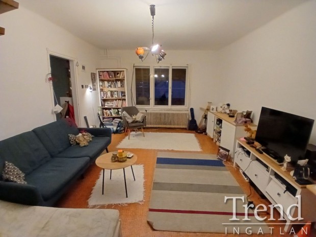 4 szob�s csal�di h�z elad� Nagyvenyimen, csendes k�rnyezetben.