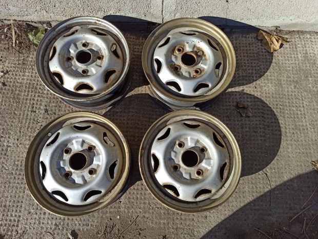 4db 13"-as Suzuki Swift lemezfelni