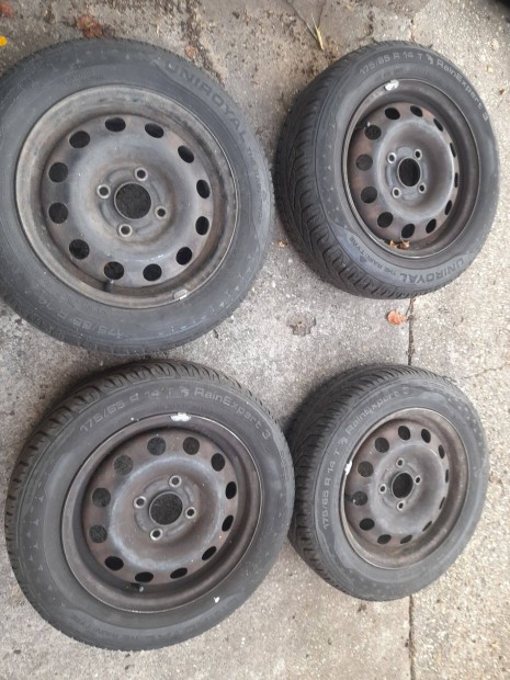 4db 14-es Ford Fiesta felni gumik n�lk�l