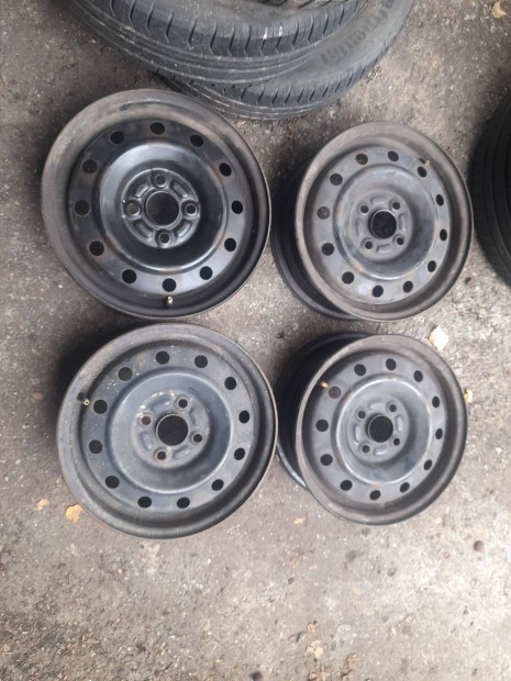 4db 14-es Suzuki felni 2005 utáni autóra