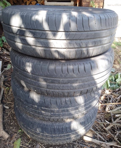4db 15" 195/65 autgumi elad