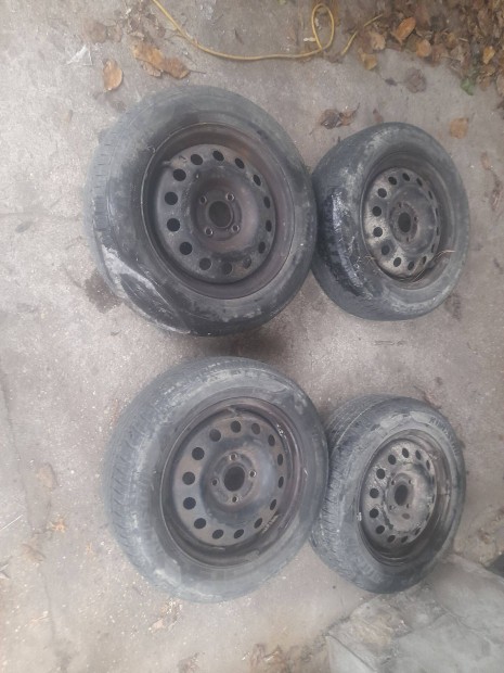 4db 15-ös 4x108 Ford felni gumis műhelytől eladó