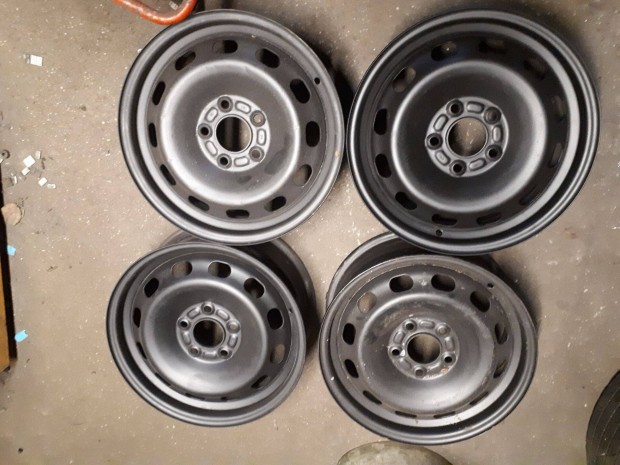4db 15-ös 5x108 Ford Focus / C-max felni gumistól