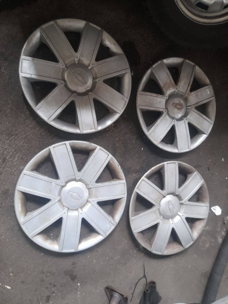 4db 15-�s Chevrolet d�szt�rcsa