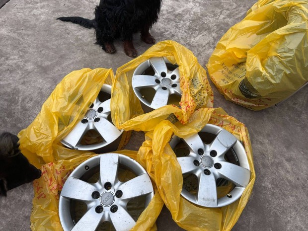 4db 16" Audi gyári alufelni eladó