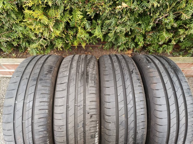 4db 16 / 16" Goodyear Efficientgrip Performance 195/55 R16 nyri gumik