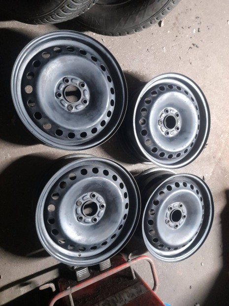 4db 16-os 5x108 Ford Focus / Mondeo felni gumistl