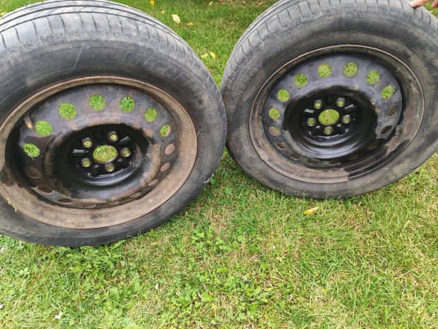 4db 16os Toyota lemezfelni, Michelin Energy Saver gumikkal szerelve