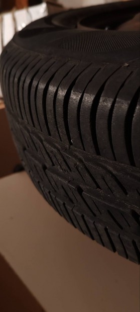 4db 175/70 R13 Firestone nyári gumi acélfelnin eladó.