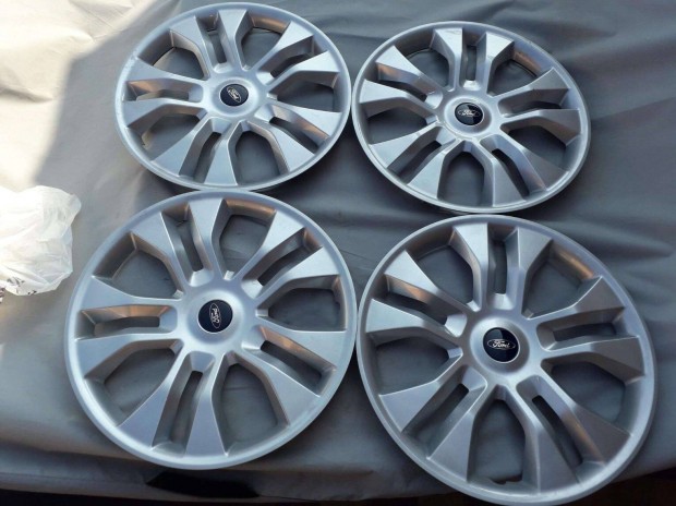 4db 17" Ford dsztrcsa elad