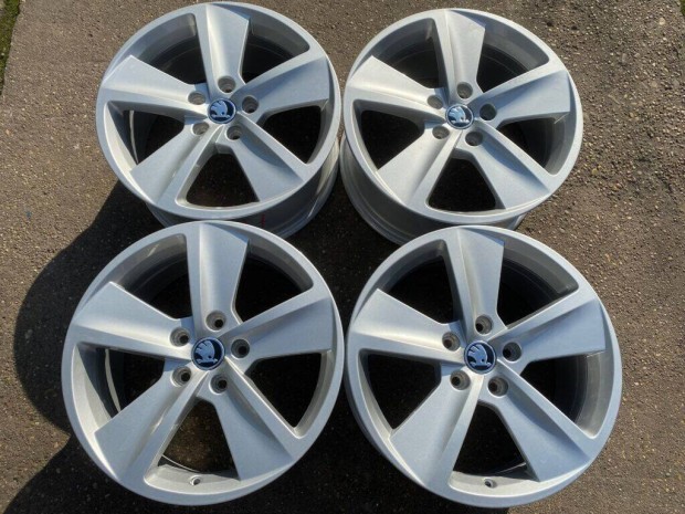 4db 17" Skoda Octavia alufelni. (*3697*)