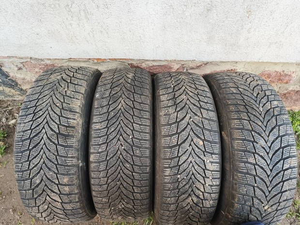 4db 17 / 17" Nexen 225/60 R17 t�li gumi