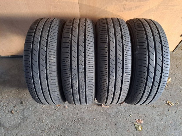 4db 185/60 R15 Toyo Nyri Gumi elad! ra! 8500Ft/db llapota: 6,5mm