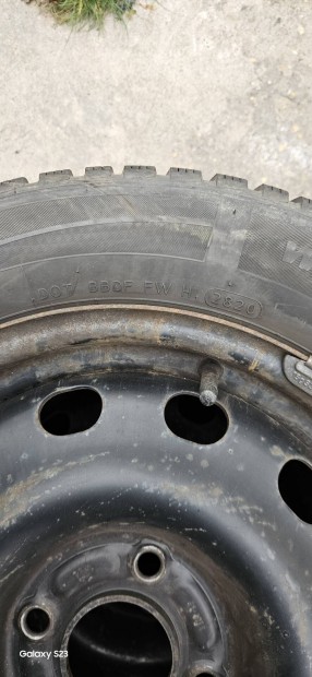 4db 185/65r15 téligumi Ford felnin eladó