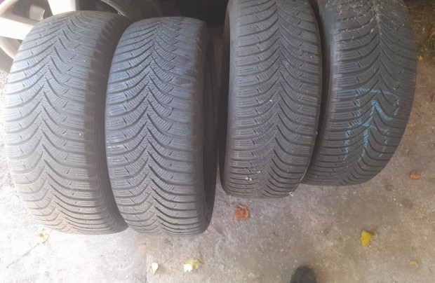 4db 205 55 16 Hankook tli gumi szerelve is