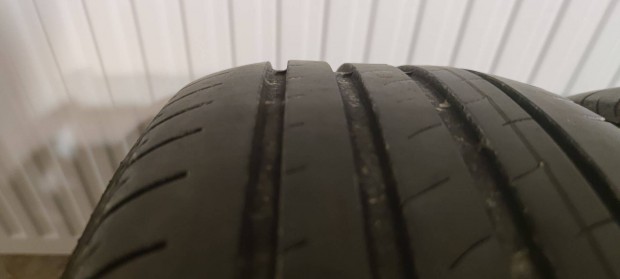 4db 205/55 R16-os nyárigumi