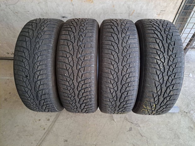 4db 205/60 R16 Nokian WR D4 Téli gumi eladó! (DOT2017) ára! 7500Ft/db