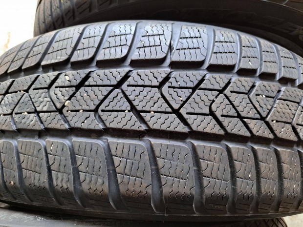 4db 205/60 R16 Pirelli Winter Sottozero 3 jszer tli gumi DOT2021