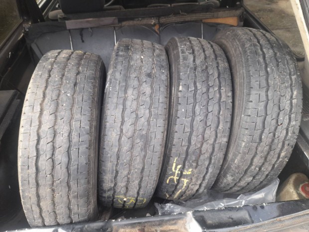 4db 205 65 16C Firestone nyári gumi szerelve is