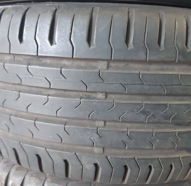 4db 215/55R17 94V Continental nyárigumi