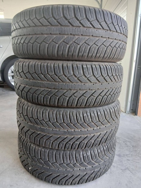 4db 215/60 R16 Semperit téli gumi 6.5 mm-es 215/60R16 16