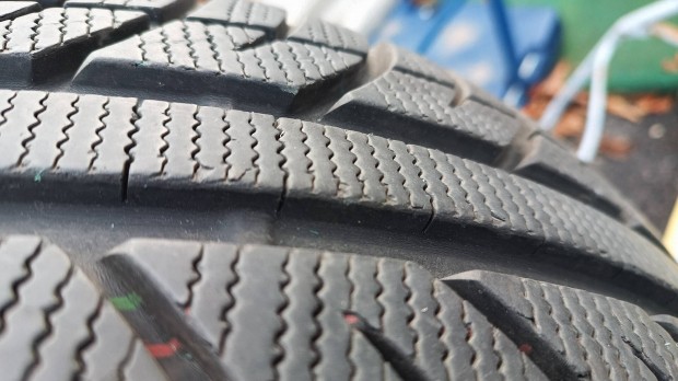 4db 215/65 R16 98H hasznlt Toyo Tires Snowprox S943 tli gumi.