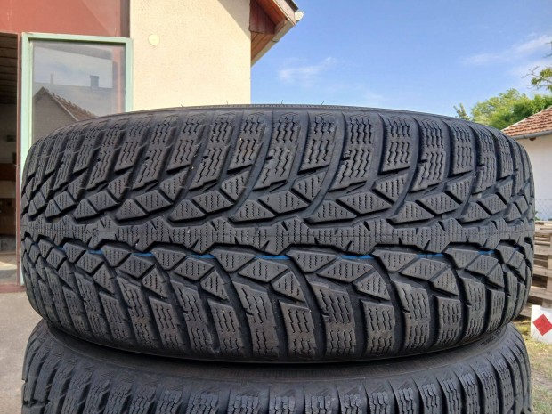 4db 215/65 R16 Nokian téli gumi 6 mm-es 215/65R16 16