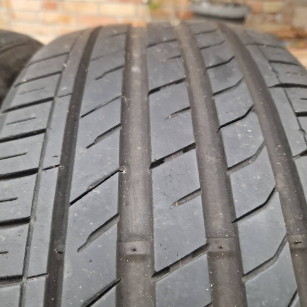 4db 225/40 r19 Nexen ny�rigumi 225 40 19 ny�ri gumi