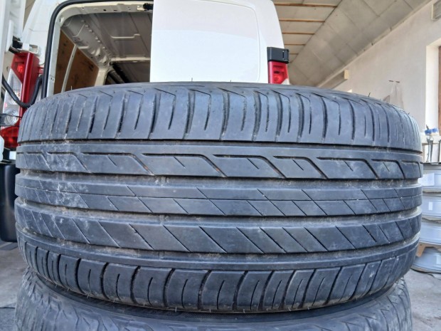 4db 225/45 R17 Bridgestone nyári gumi 5.5mm-es 225/45R17 17