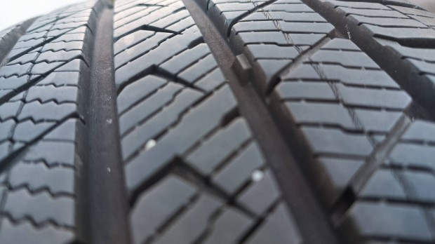 4db 225/50 R18 102V hasznlt Vredestein Quatrak Pro ngyvszakos gumi.