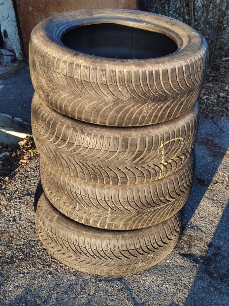 4db 225/55 R17 Michelin Alpin tligumi