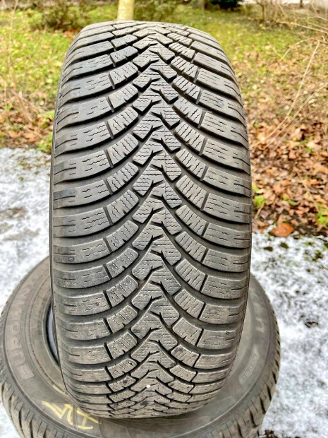 4db 225/60/R16-os Falken tli gumi