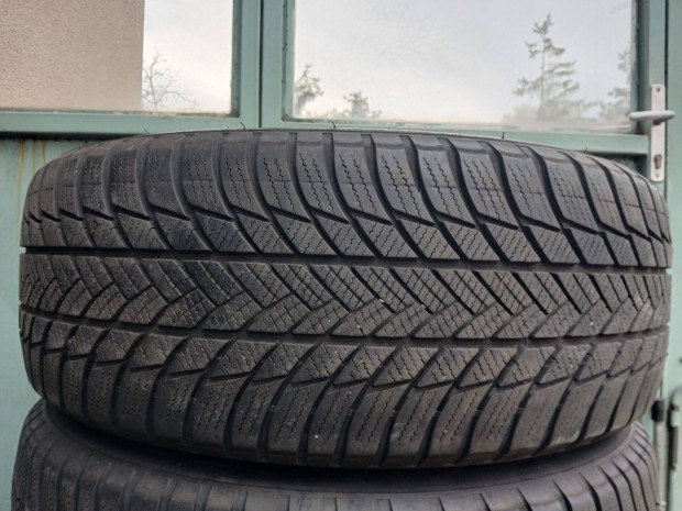 4db 225/60 R17 Bridgestone téli gumi 6mm 225/60R17 17