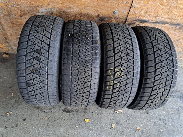 4db 235/55 R18 Bridgestone Blizzak DM-V2 Tli gumi elad 15000Ft/db