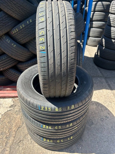 4db 235/65×18 Toyo nyári gumiabroncs. (3674034)