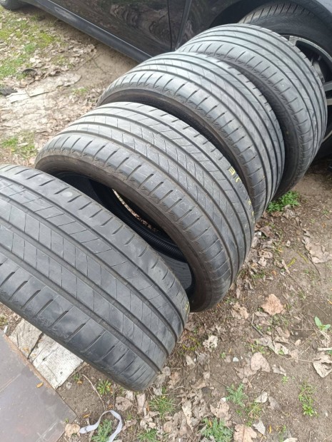 4db 255/40 R20 Bridgestone elad�