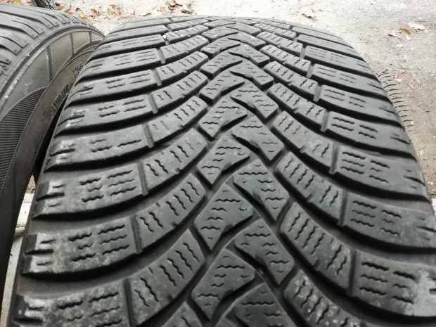 4db 255/40 R20 Falken téli gumi 255/40R20 20 Audi A6 Q5 Q7 Tesla