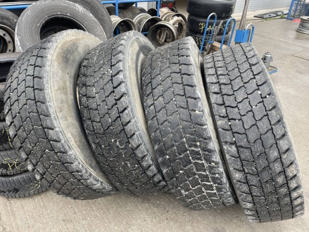 4db 315/80 R22,5 Kormoran húzó gumiabroncs