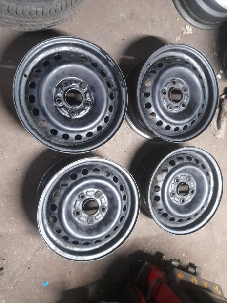 4db 6x15 Honda felni eladó gumistól