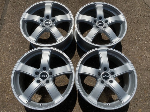 4db B.A.T. 18" Kia alufelni. (3963)