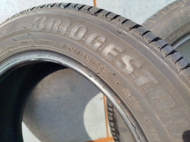 4db Bridgestone nyri gumi 165/65 R15
