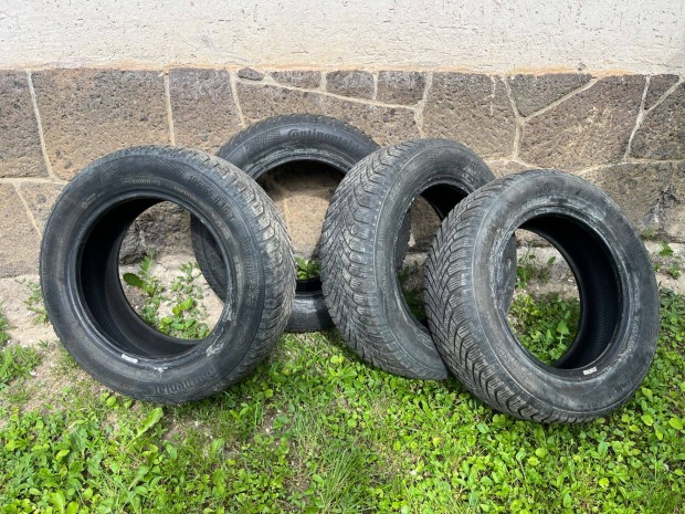 4db Continental 195/65R15-ös téli gumik
