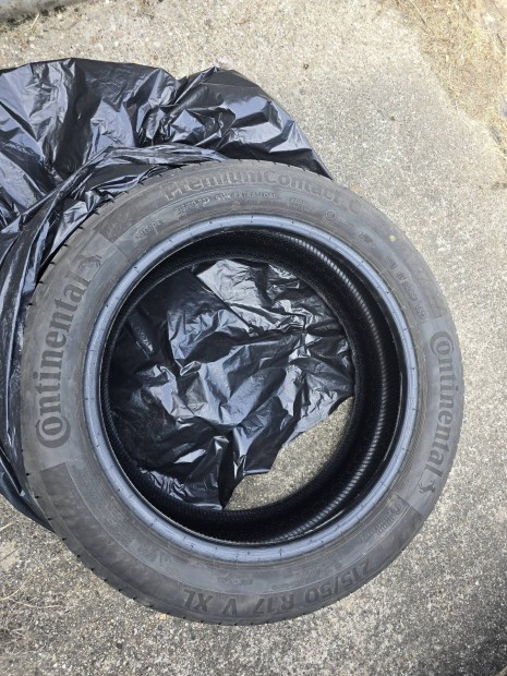 4db Continental 215/50 R17 95V XL Gumi