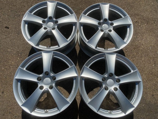 4db Dezent 17 VW Golf Touran alufelni. (4063)