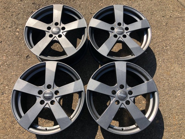 4db Dezent 17" Audi - Skoda - VW alufelni. (3943)