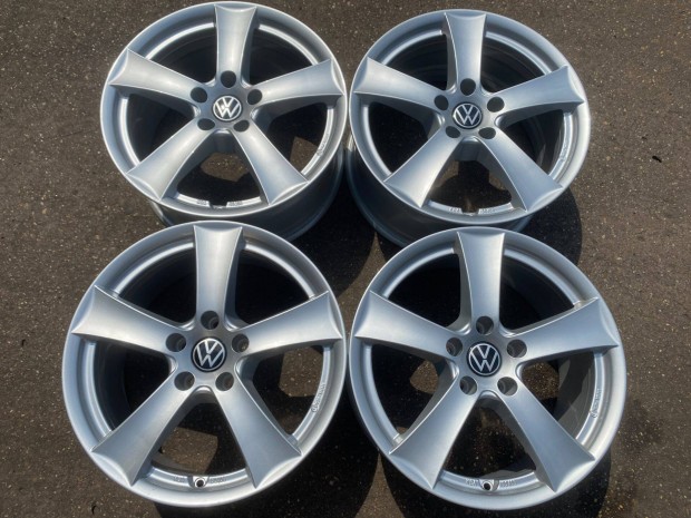 4db Dezent 17" VW alufelni. (3835)