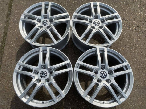 4db Dezent 17" VW alufelni. ("3771")