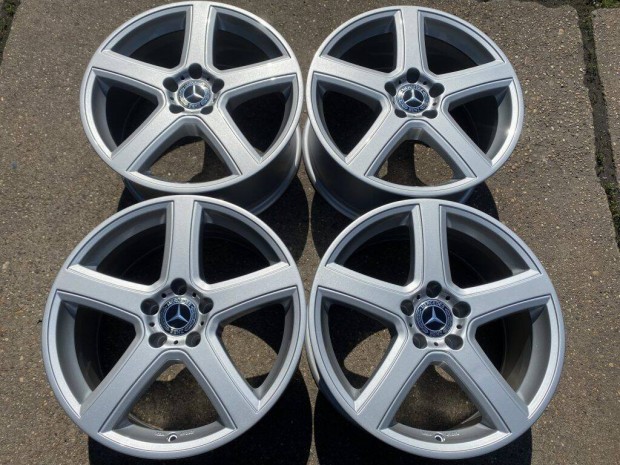 4db Dezent 18 Mercedes-Benz alufelni. (3223)